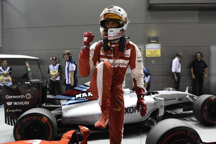 L&#39;esultanza di Vettel per la sua prima pole in Ferrari. Colombo